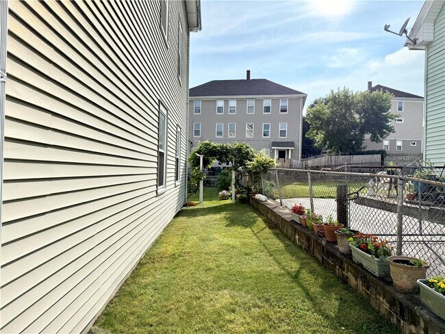 Building Photo - 12 3rd Ave