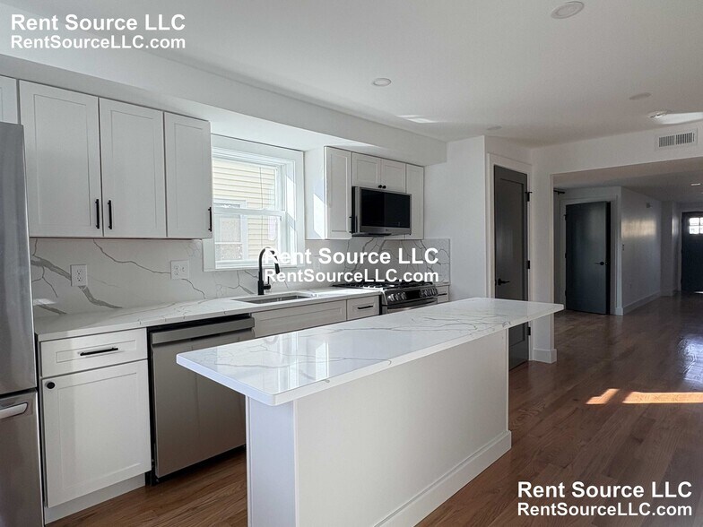 Building Photo - 52 Cotting St