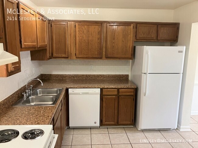 Building Photo - 2414 Sedgewick Dr