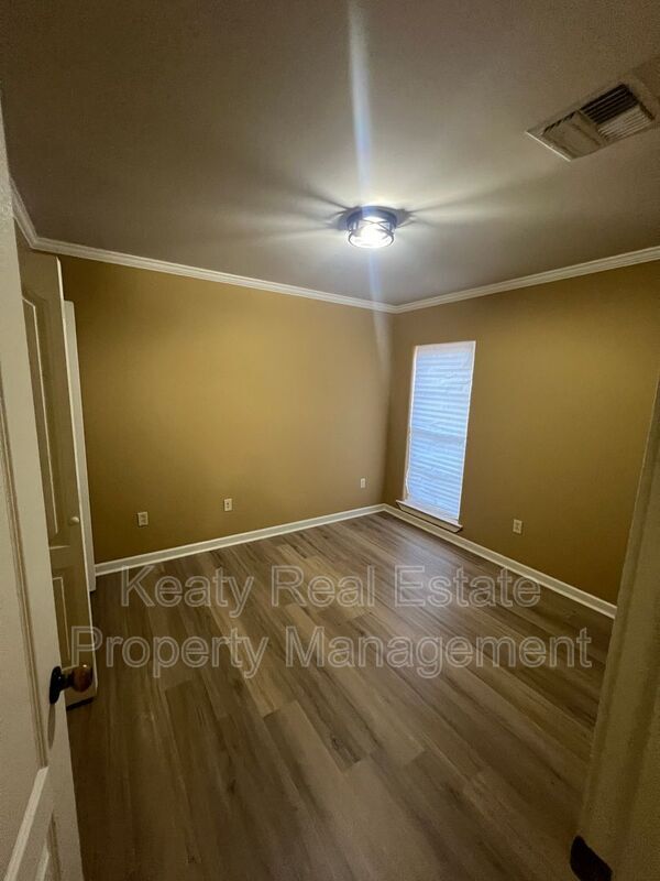 Building Photo - 1510 S Patout St