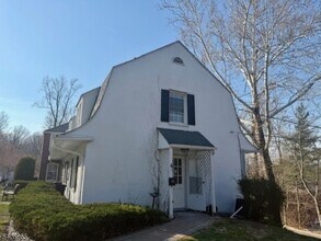 Building Photo - 10 Beech Spring Dr