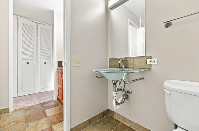 Building Photo - $1,670.95 with $300 Off the first month's rent - 2 Beds, 1.5 Bath, Condo in Denver with Balcony!