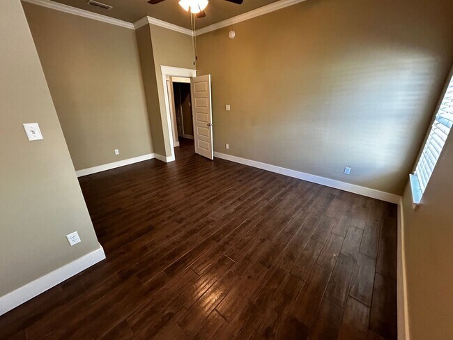 Building Photo - Beautiful three bedroom three-bathroom Napa home