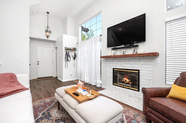Building Photo - 10330 Wateridge Cir