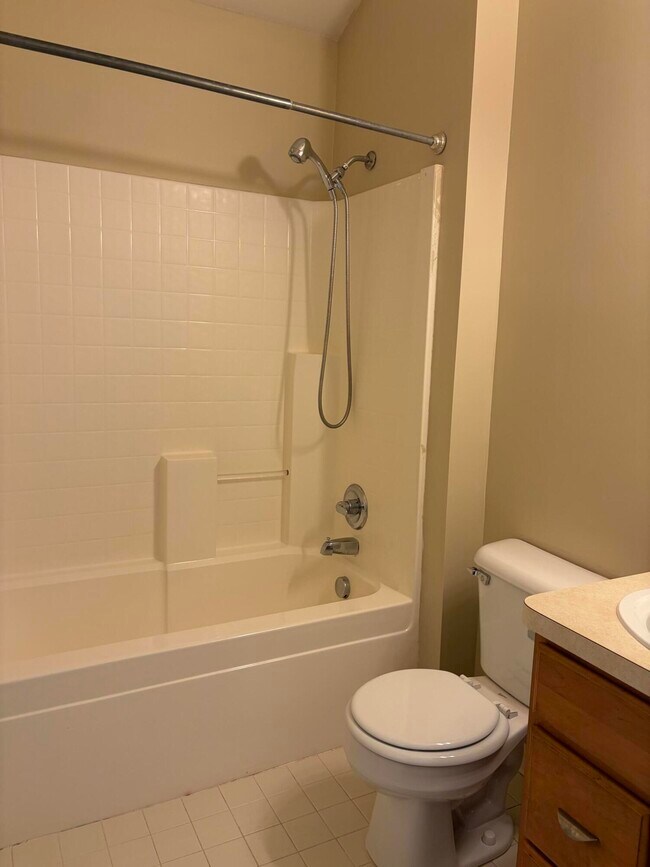 Building Photo - 534 Constitution St