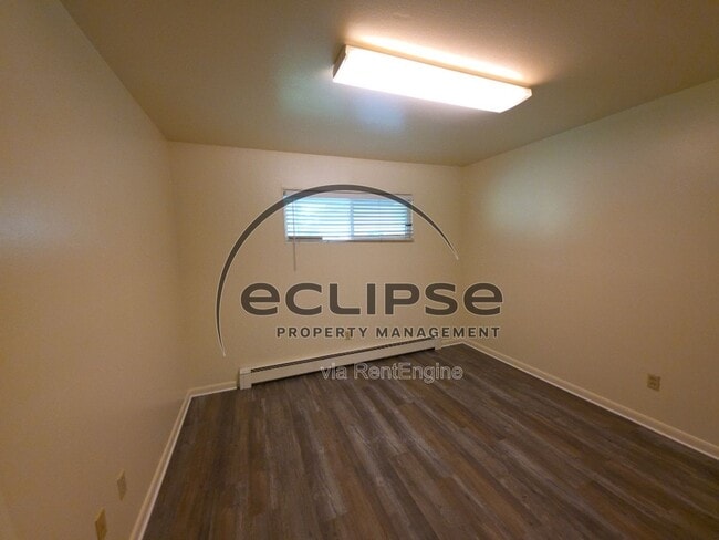 Building Photo - 729 3rd St