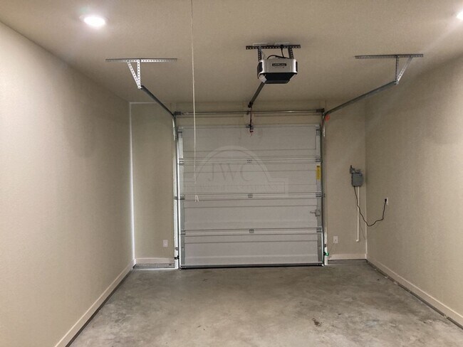 Building Photo - 5007 White Rose Dr