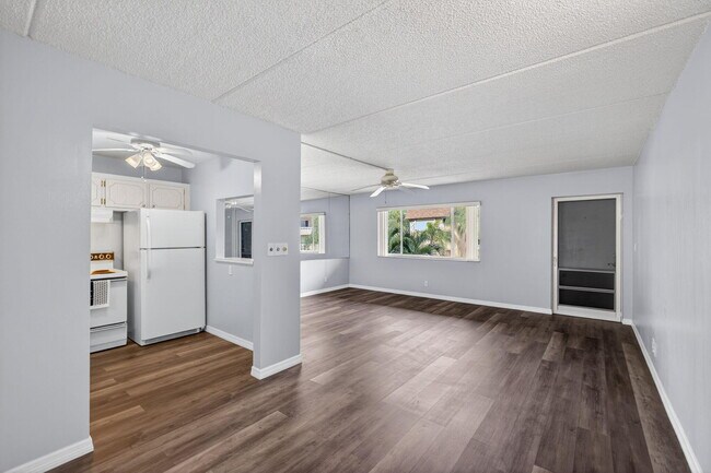 Building Photo - 700 Village Green Ct