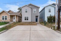 Building Photo - 16922 Glenheath St
