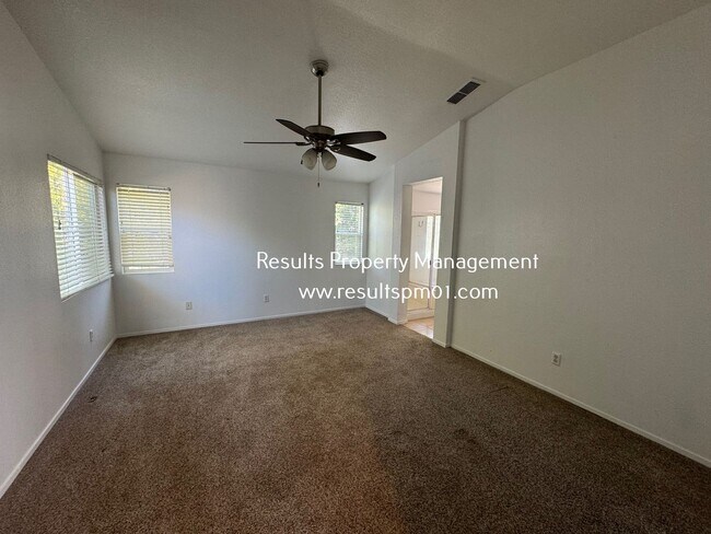 Building Photo - Roseville 4 Bedroom Beauty with Bonus Room!