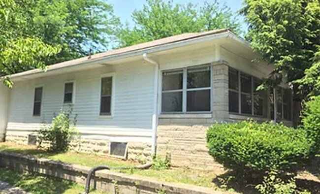 Primary Photo - 1012 S Lincoln St