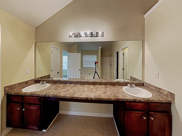 Building Photo - 7117 Cavender Dr SW