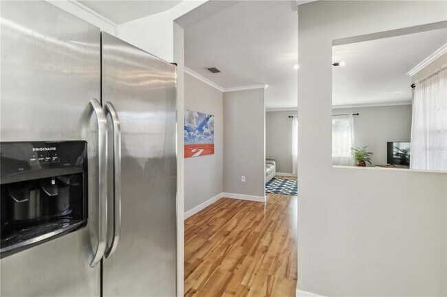 Building Photo - 5020 Live Oak Cir