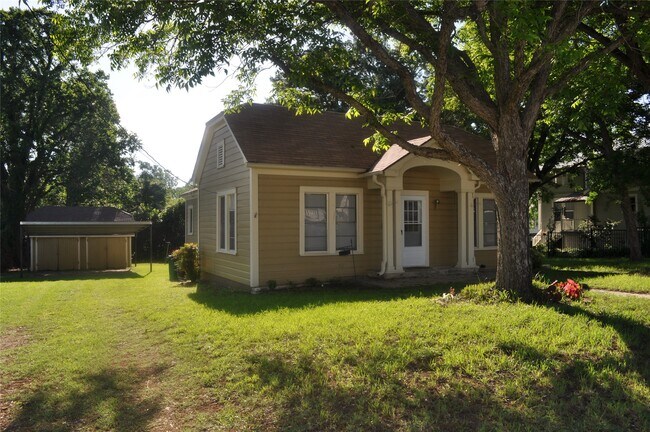 Building Photo - 701 Clinton St
