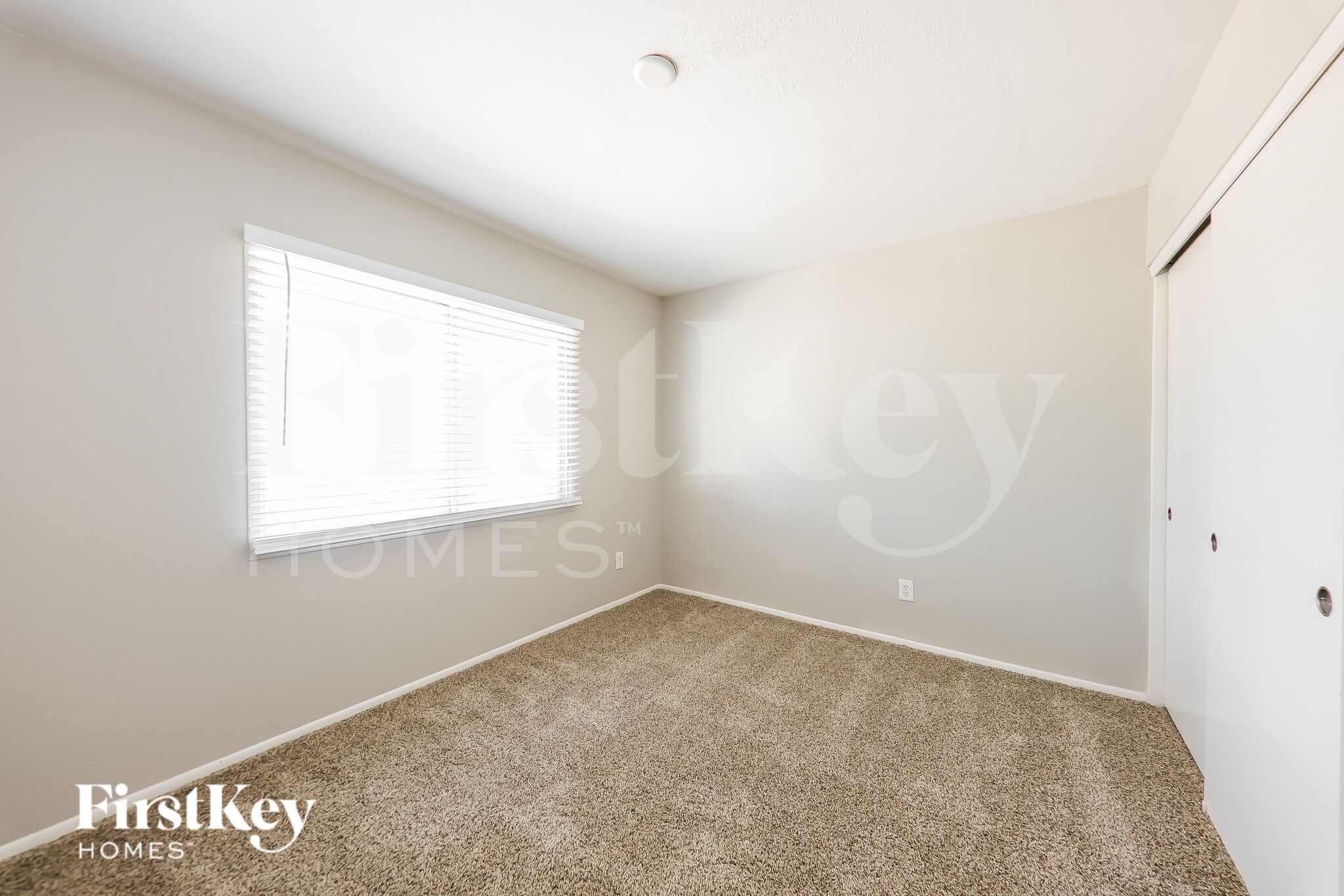 Building Photo - 14016 N 33rd Dr