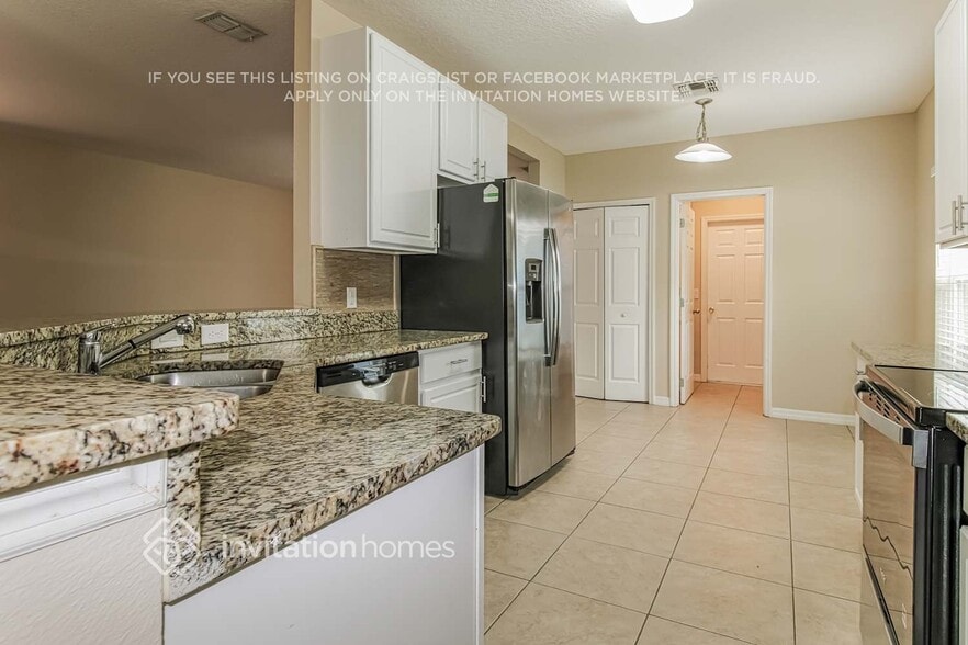 Building Photo - 6233 Radford St