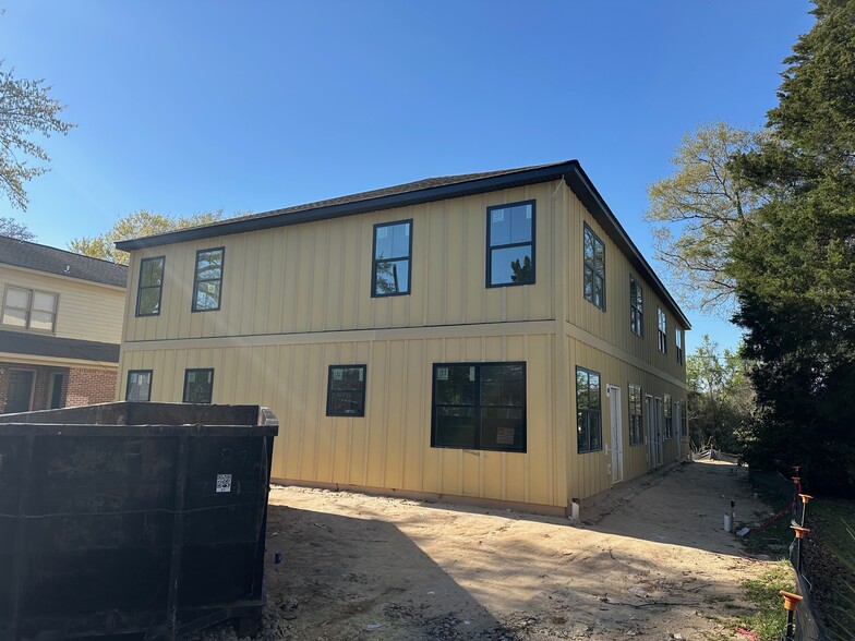 Building Photo - 816 Shull St