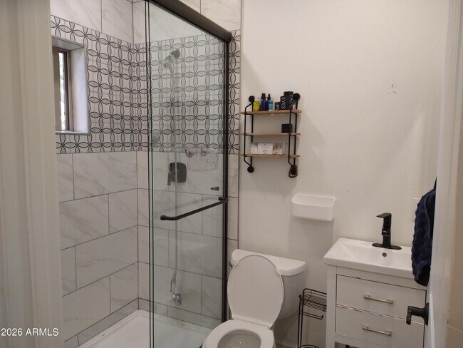 Building Photo - 4121 E Pueblo Ave