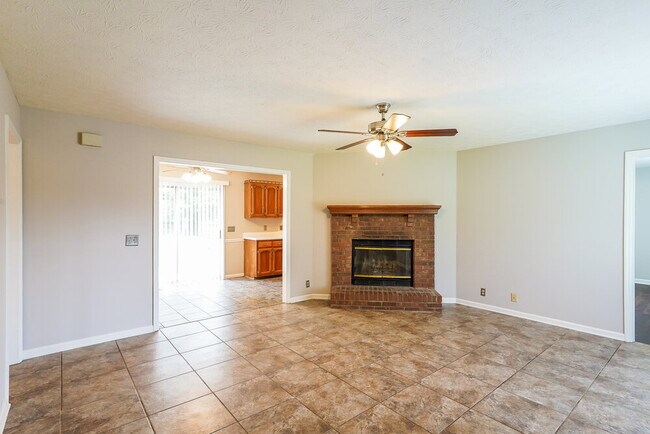 Building Photo - 318 Huntington Dr