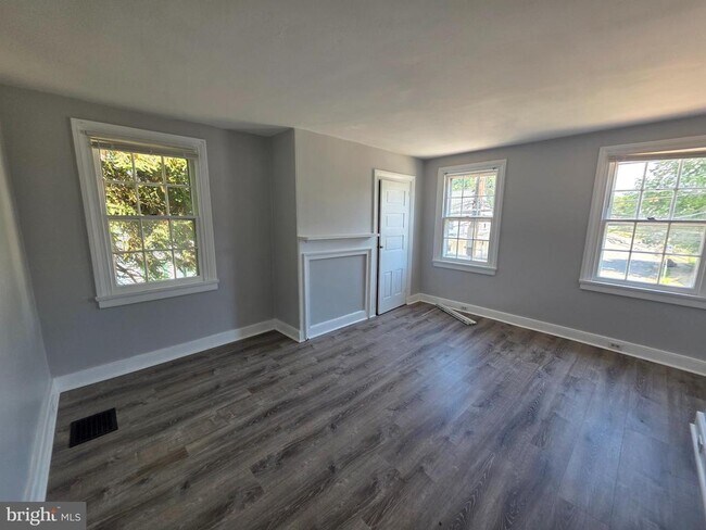 Building Photo - 277 E Broadway