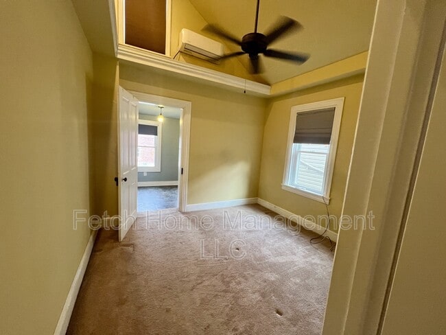 Building Photo - 533 W Walnut St