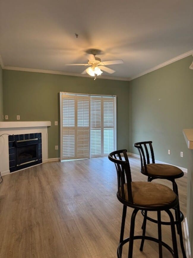 Building Photo - Spacious Condo in Knollwood – Pool, Gym an...