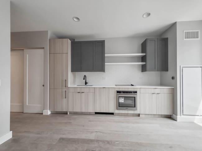 Building Photo - 1300 N Clark St