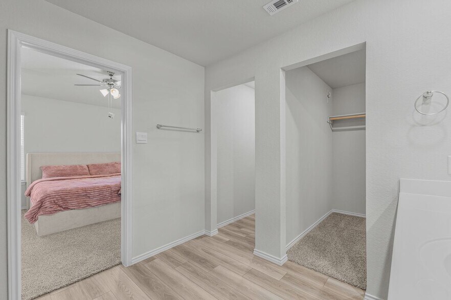 Building Photo - 4011 Baerlon Cv