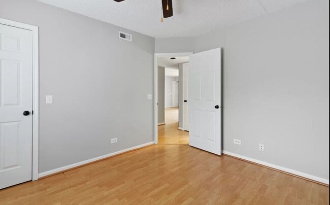 Building Photo - 2 BED 2 BATH CONDO
