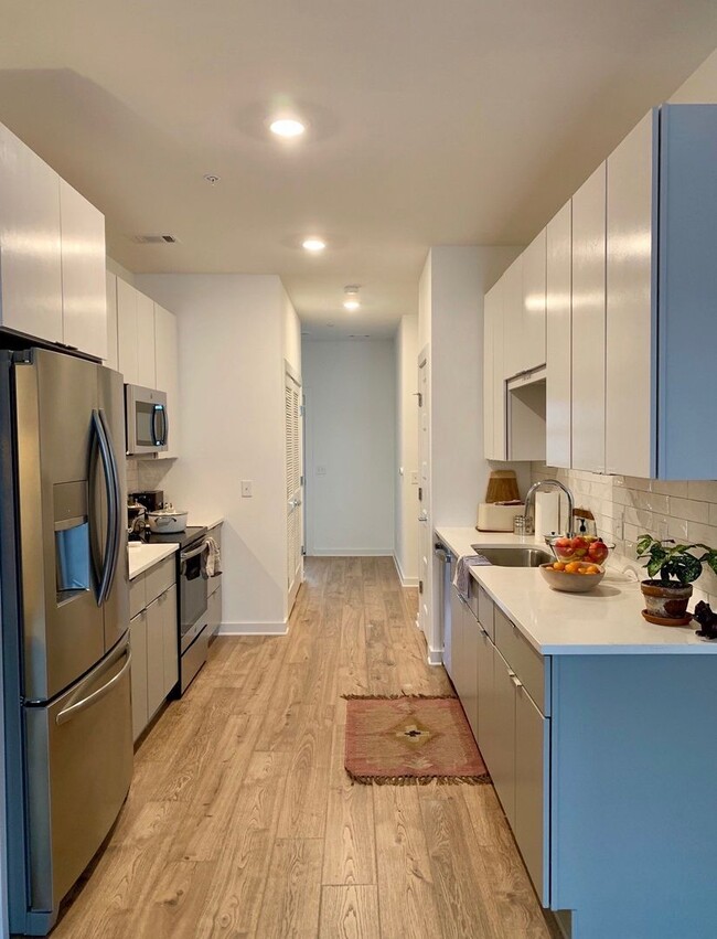 Building Photo - Wedgewood Houston Condo