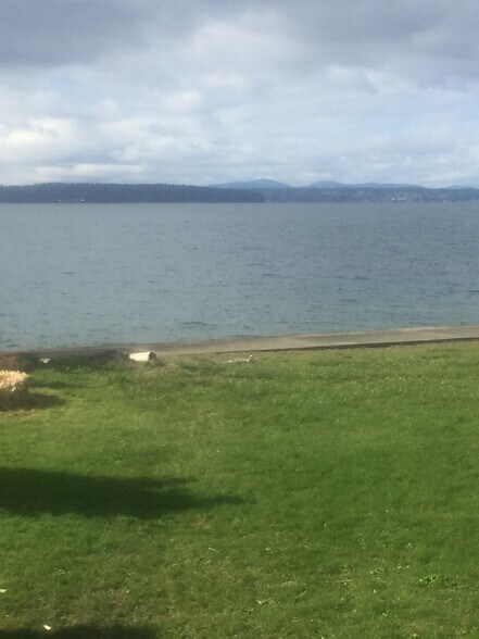 Waterfront Access - 6537 Beach Dr SW
