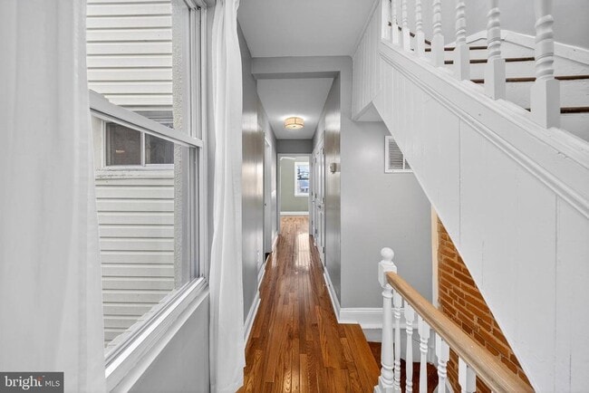 Building Photo - 7 E Fort Ave