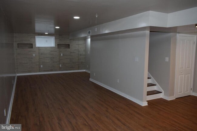 Building Photo - 120 Shiningfield Ct