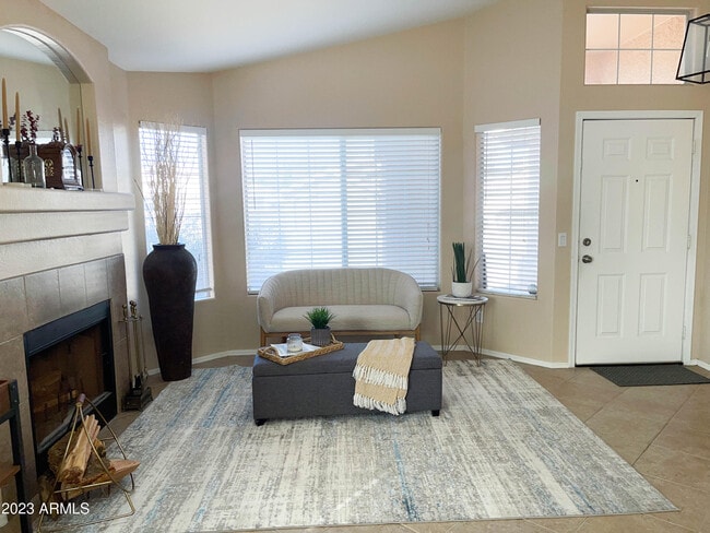 Building Photo - 1077 W Olive Ave