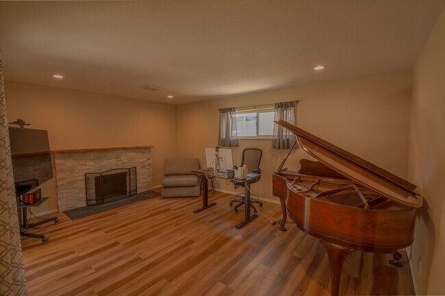 Building Photo - 9501 Arvilla Ave NE