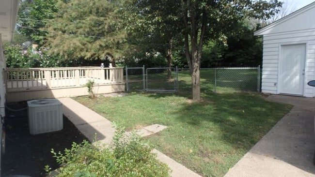 Building Photo - Wonderful 3 Bed 1 Bath House w/ Bonus Room!