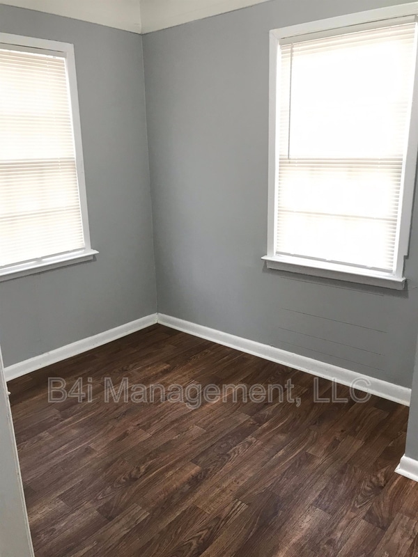 Building Photo - 4692 Beecher St