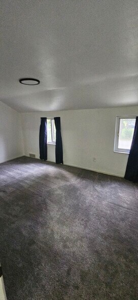 Building Photo - 152 Ritzland Rd