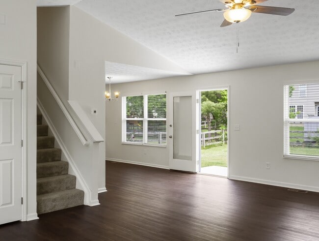 Building Photo - 556 Weeping Willow Ln
