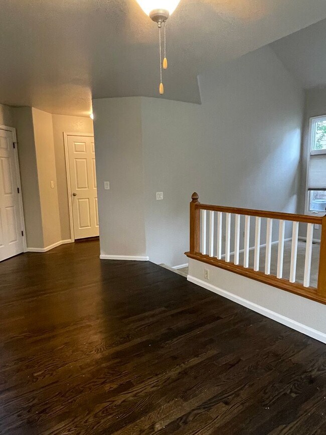 Building Photo - Beautiful Two-Story Home in Cul-de-sac