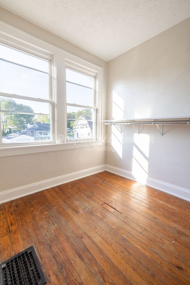 Building Photo - 2743 Steele Ave