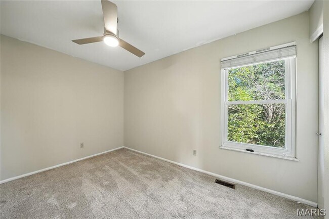 Building Photo - 1043 Oakwood Farms Ln