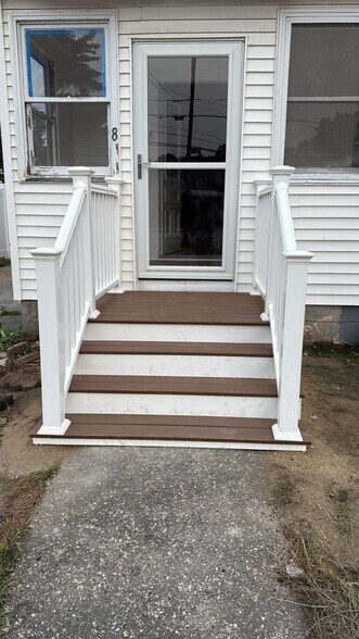 Building Photo - 8 Lamprey St