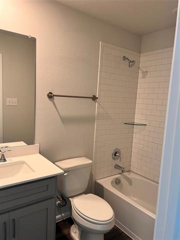 Building Photo - 900 Portina Dr