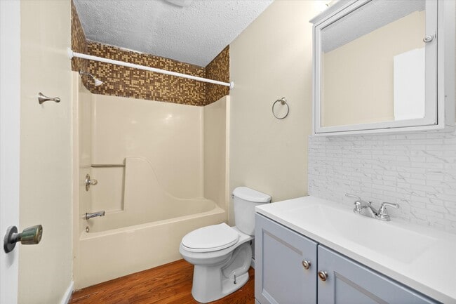 Building Photo - 2107 N Keebler Ave