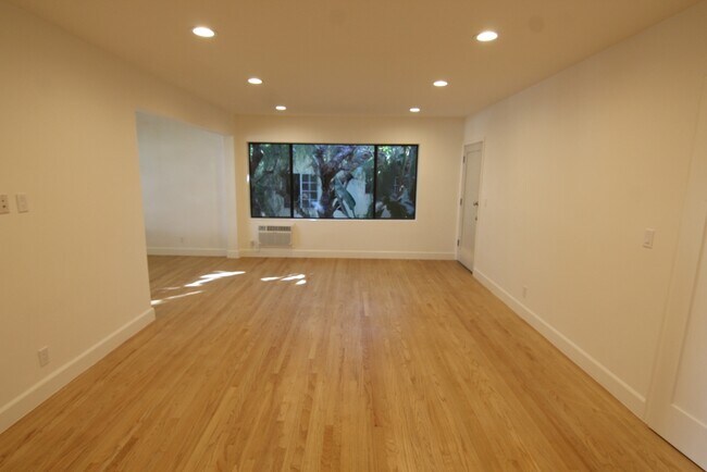 Building Photo - 1523 S Wooster St