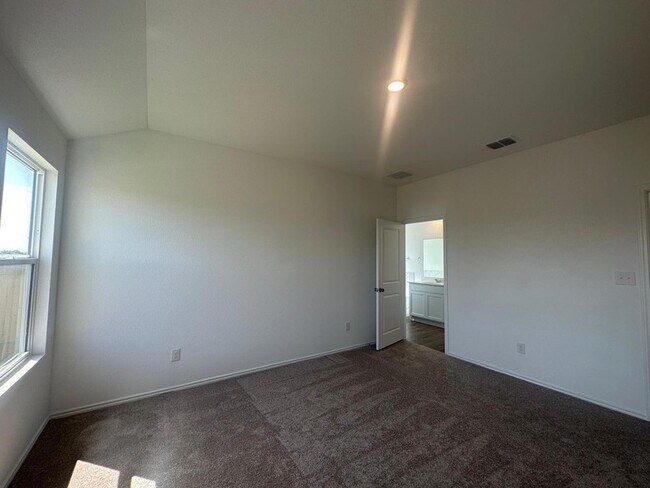 Building Photo - 453 Alamito Ave