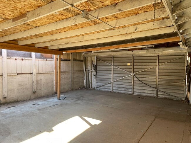 Building Photo - 1593 N Thorne Ave