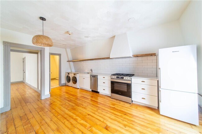 Building Photo - 309 Main St