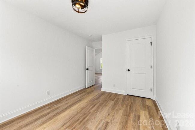 Building Photo - 2043 Green Oak Dr